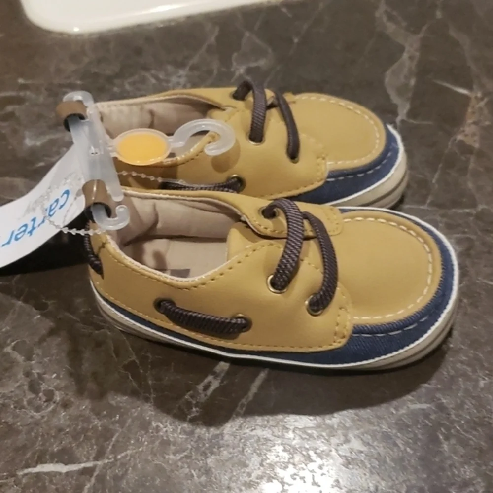 NWT‎  Carters baby shoes